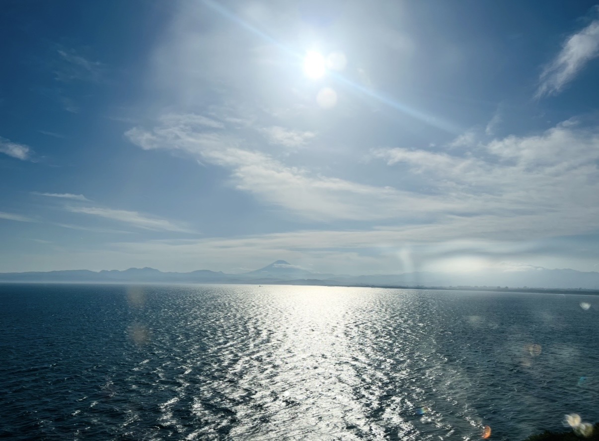 The sea at Enoshima under a blue sky